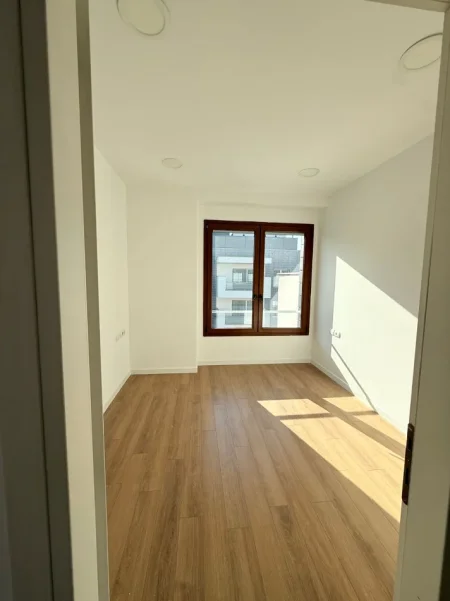 Tirane, jepet me qera zyre , 180 m² 2.500 € (Kompleksi Delijorgji)