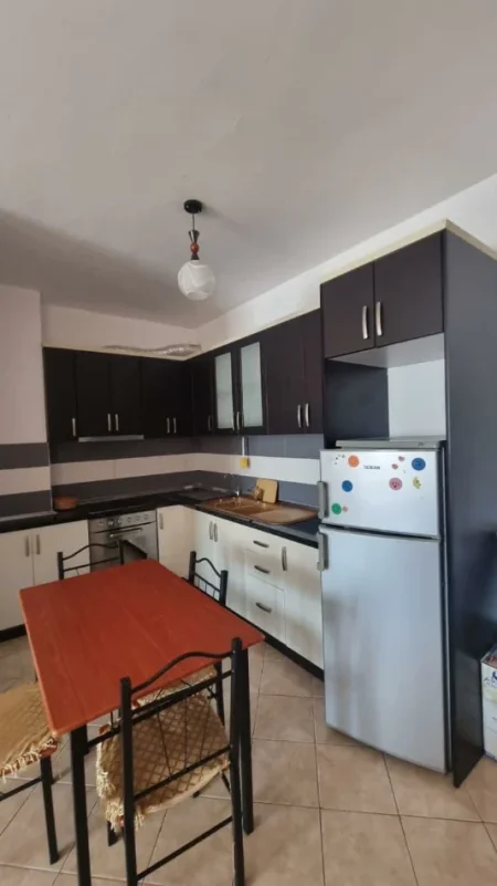 Tirane, jepet me qera apartament 2+1 Kati 7, 107 m² 400 € (Rruga 3 Deshmoret ne Yzberisht)