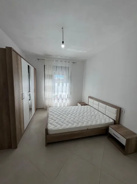 Tirane, jepet me qera apartament 2+1+Ballkon Kati 2, 88 m² 500 mije (5 Maj)