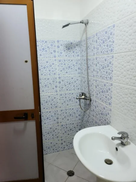 Tirane, jepet me qera apartament 1+1 Kati 2, 55 m² 400 € (Bulevardi Migjeni ne Astir)