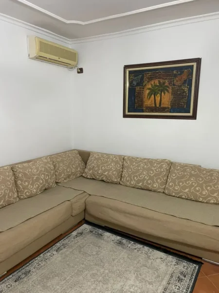 Tirane, jepet me qera apartament 1+1 Kati 1, 60 m² 500 € (Ura e Tabakeve)