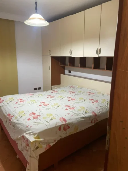 Tirane, jepet me qera apartament 1+1 Kati 1, 60 m² 500 € (Ura e Tabakeve)