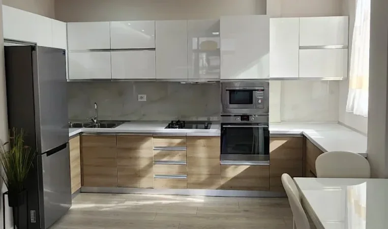 Tirane, jepet me qera apartament 1+1 Kati 3, 78 m²