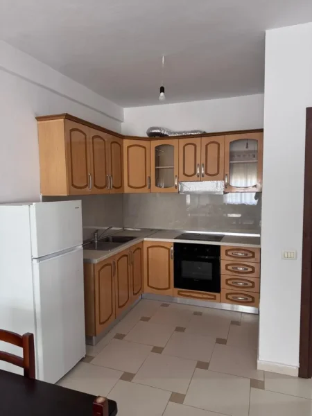 Tirane, jepet me qera apartament 1+1 Kati 3, 67 m² 470 € (Yzberisht)