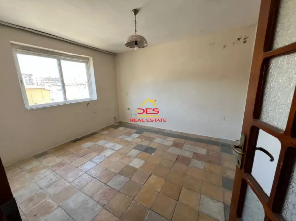 Vlore, shitet apartament 1+1+Ballkon Kati 4, 58 m² 64.000 € (Rruga Misto Mele)