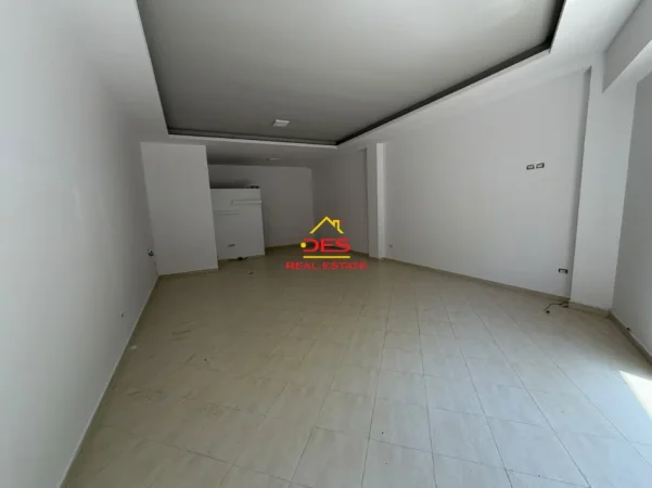 Vlore, jepet me qera ambjent biznesi Kati 0, 72 m² 300 € (Rruga Mis Durhan)