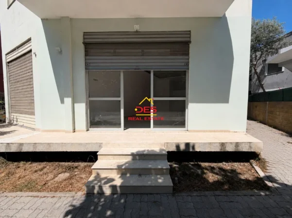 Vlore, jepet me qera ambjent biznesi Kati 0, 72 m² 300 € (Rruga Mis Durhan)