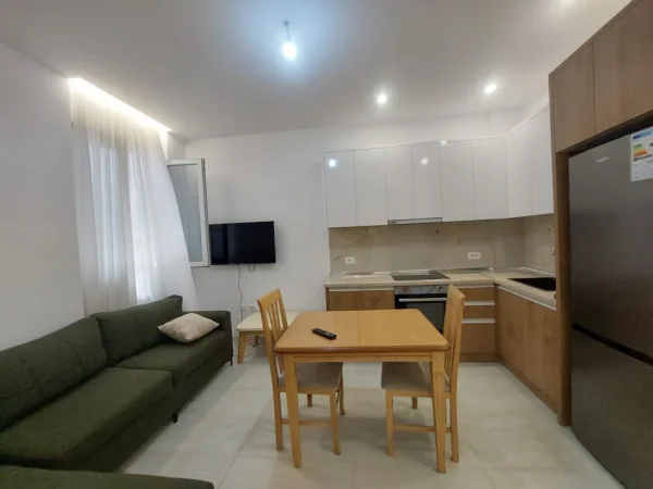 Tirane, jepet me qera apartament 1+1 Kati 1, 60 m² 400 € (QSUT)