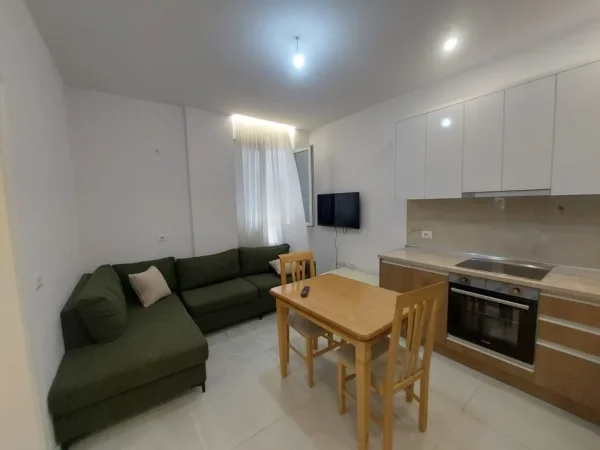 Tirane, jepet me qera apartament 1+1 Kati 1, 60 m² 400 € (QSUT)