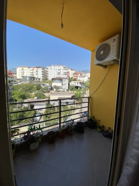 Tirane, jepet me qera apartament 2+1 Kati 4, 121 m² 400 € (Shkoze ,Kompleksi Tom Doshi)