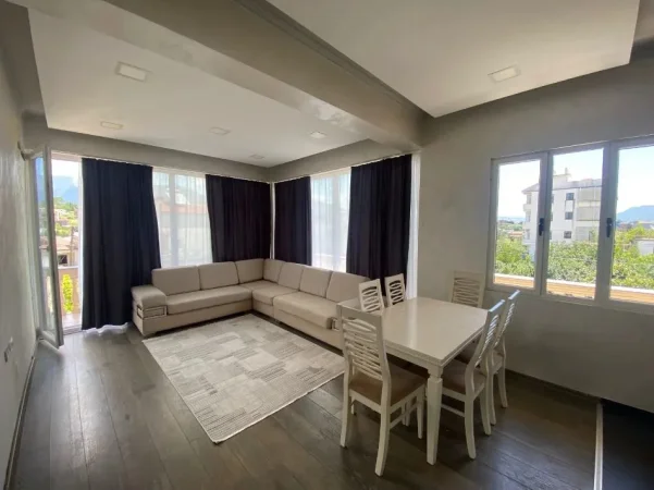 Tirane, jepet me qera apartament 3+1 Kati 1, 142 m² 750 € (Sauk)