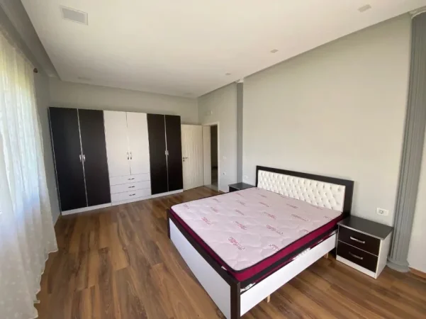 Tirane, jepet me qera apartament 3+1 Kati 1, 142 m² 750 € (Sauk)