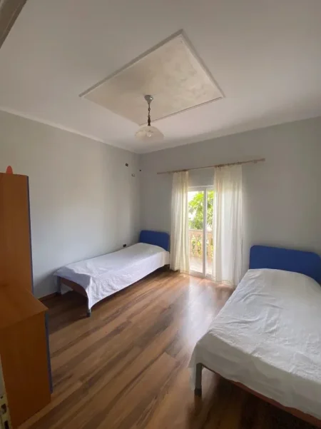 Tirane, jepet me qera apartament 3+1 Kati 1, 142 m² 750 € (Sauk)