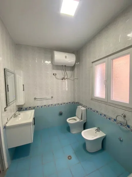 Tirane, jepet me qera apartament 3+1 Kati 1, 142 m² 750 € (Sauk)