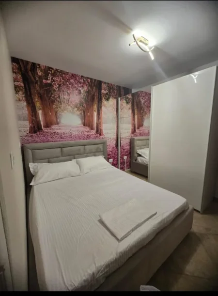 Tirane, jepet me qera apartament 1+1 Kati 7, 75 m² 650 € (Rruga e Barrikadave)
