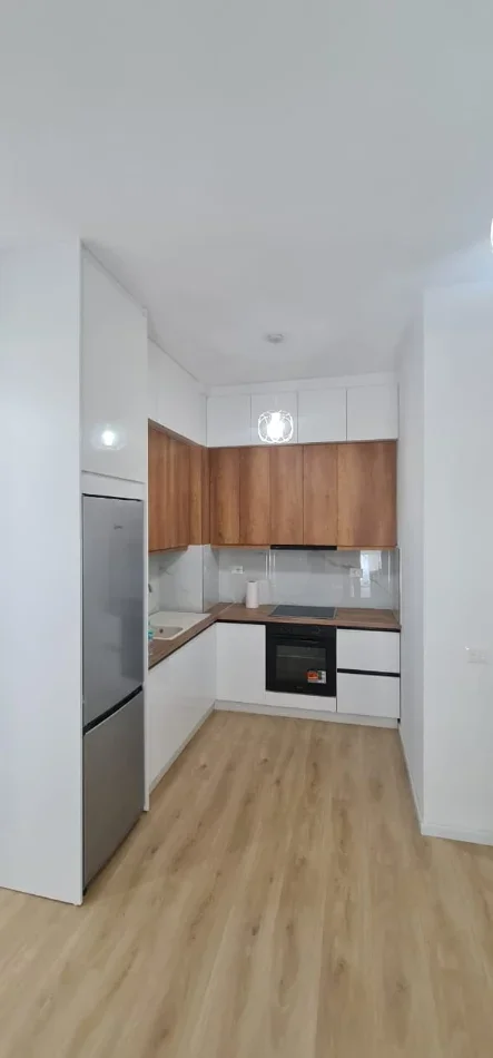 Tirane, jepet me qera apartament 2+1+Ballkon , 80 m² 50,000 ALL (Kompleksi Kontakti, Ali Dem)