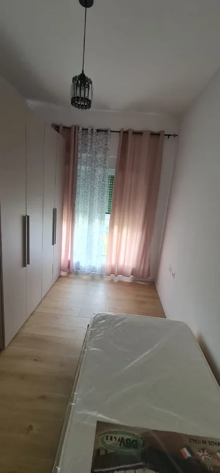 Tirane, jepet me qera apartament 2+1+Ballkon , 80 m² 50,000 ALL (Kompleksi Kontakti, Ali Dem)