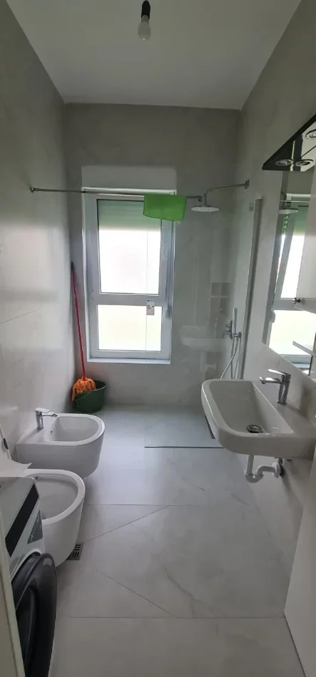 Tirane, jepet me qera apartament 2+1+Ballkon , 80 m² 50,000 ALL (Kompleksi Kontakti, Ali Dem)