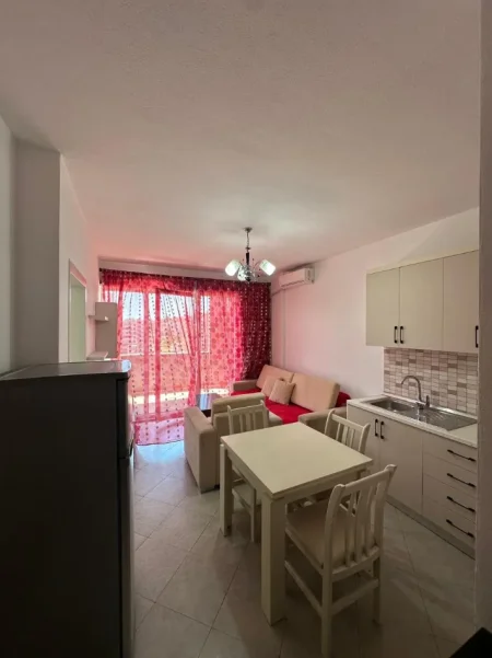 Tirane, jepet me qera apartament 1+1 Kati 7, 55 m² 350 € (Rruga Tom Plezha)