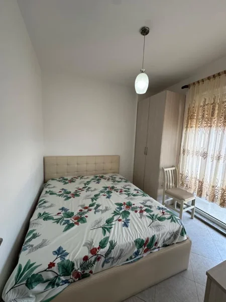 Tirane, jepet me qera apartament 1+1 Kati 7, 55 m² 350 € (Rruga Tom Plezha)
