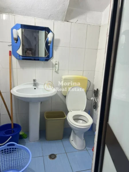 Tirane, jepet me qera apartament 1+1 Kati 1, 35 m² 280 € (Ali Demi)
