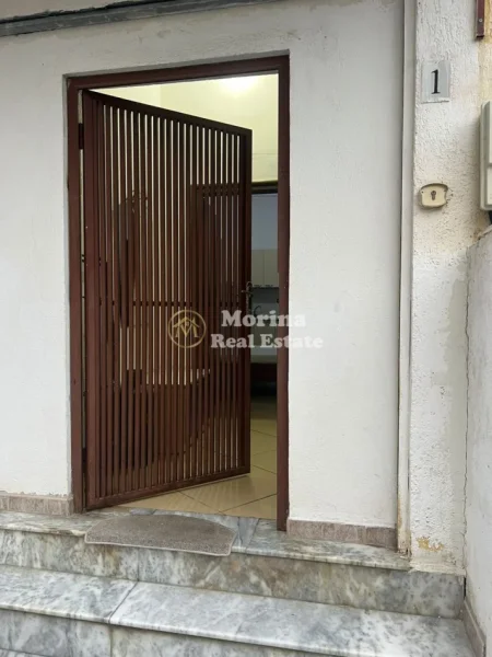 Tirane, jepet me qera apartament 1+1 Kati 1, 35 m² 280 € (Ali Demi)