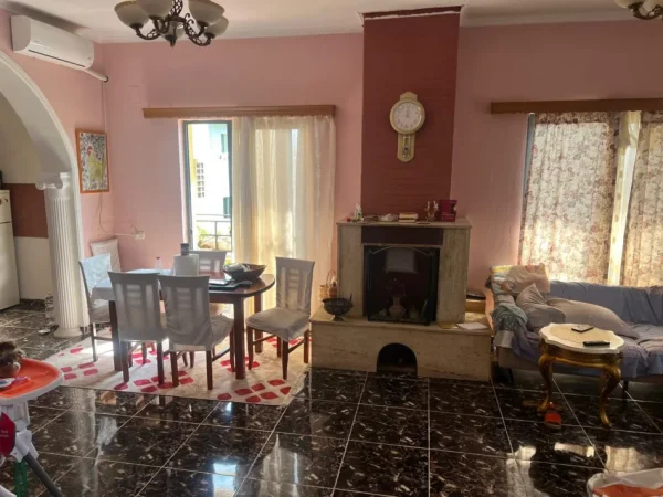Tirane, jepet me qera apartament 2+1 Kati 3, 150 m² 600 € (Ali Demi)