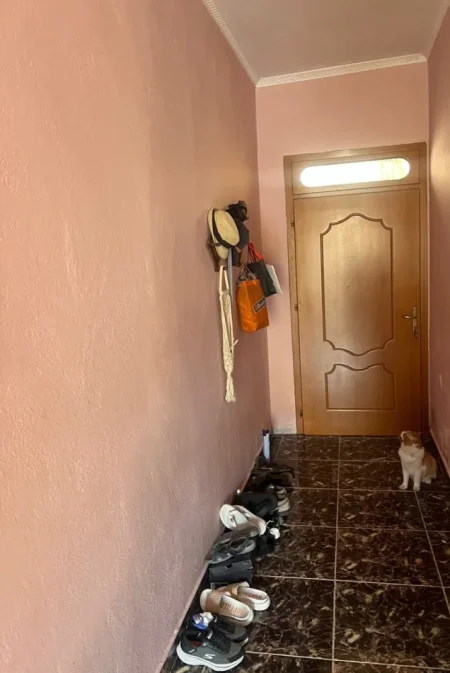 Tirane, jepet me qera apartament 2+1 Kati 3, 150 m² 600 € (Ali Demi)