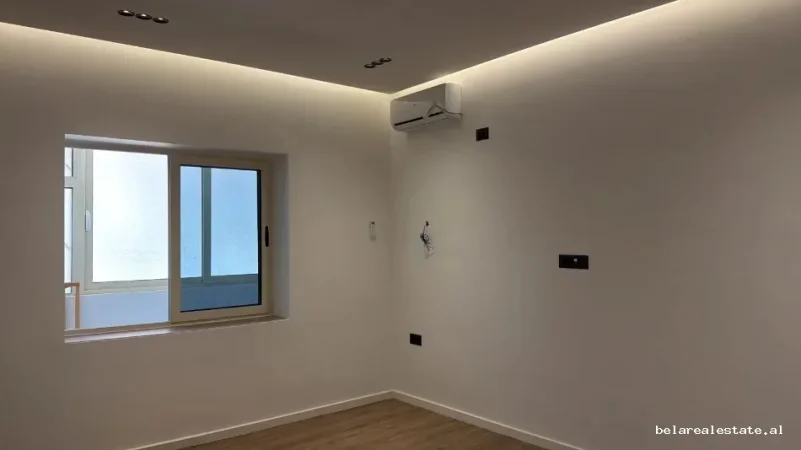 Tirane, jepet me qera zyre Kati 1, 70 m² 570 € (vasil shanto)