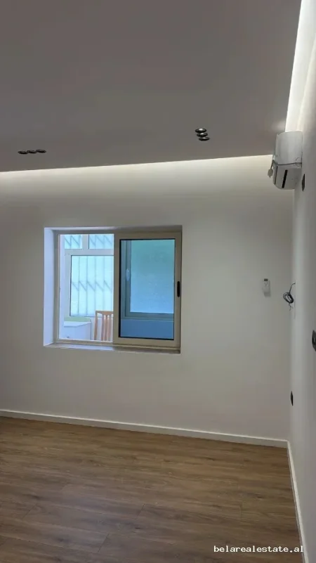 Tirane, jepet me qera zyre Kati 1, 70 m² 570 € (vasil shanto)