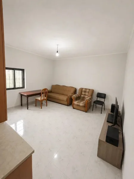 Tirane, shitet apartament 3+1 Kati 1, 140 m² 200.000 € (500 m larg QSUT)