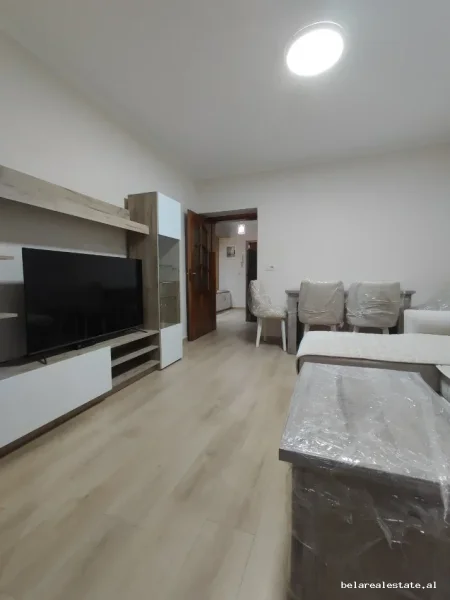 Tirane, jepet me qera apartament 2+1+Ballkon Kati 2, 96 m² 840 € (Rruga fortuzi)