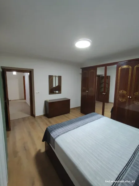 Tirane, jepet me qera apartament 2+1+Ballkon Kati 2, 96 m² 840 € (Rruga fortuzi)