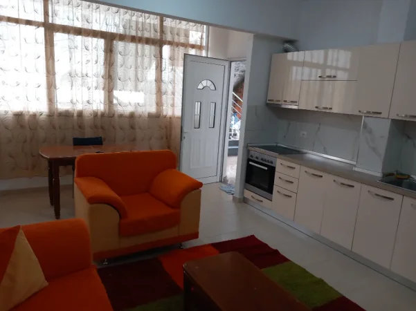 Tirane, jap me qera apartament 2+1+Ballkon Kati 2, 78 m² 350 € 