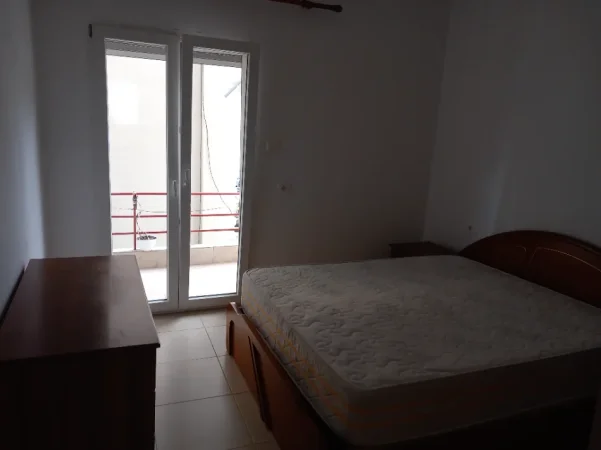Tirane, jap me qera apartament 2+1+Ballkon Kati 2, 78 m² 350 € 