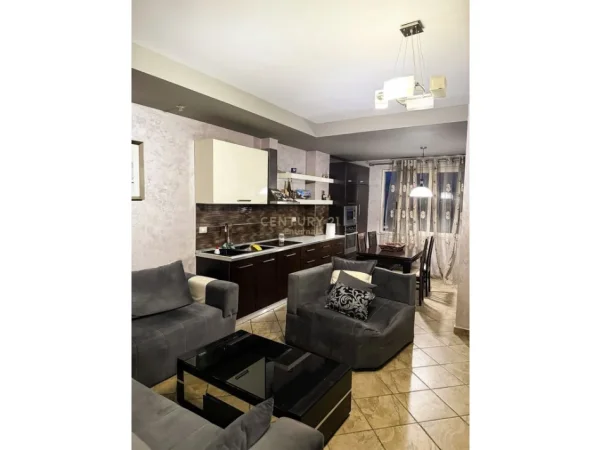 Tirane, jepet me qera apartament 1+1+Ballkon Kati 5, 70 m² 600 €