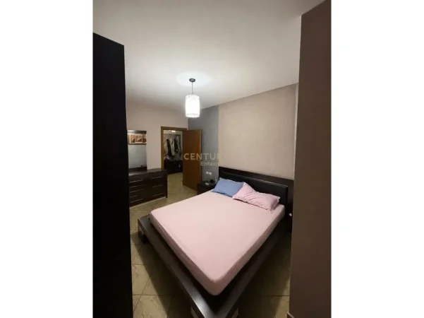 Tirane, jepet me qera apartament 1+1+Ballkon Kati 5, 70 m² 600 €