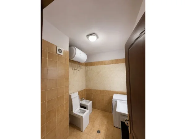 Tirane, jepet me qera apartament 1+1+Ballkon Kati 5, 70 m² 600 €