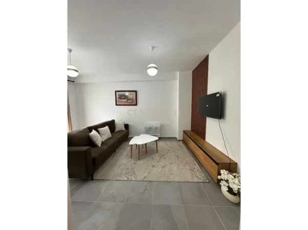 Tirane, jepet me qera apartament 1+1+Ballkon Kati 5, 66 m² 550 € 
