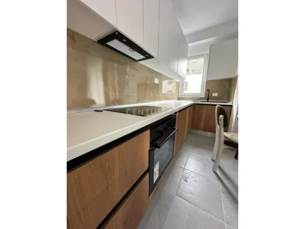 Tirane, jepet me qera apartament 1+1+Ballkon Kati 5, 66 m² 550 € 