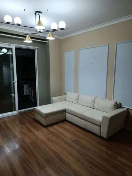 Tirane, jepet me qera apartament 1+1 Kati 5, 65 m² 450 € (Rruga 5 Maji)