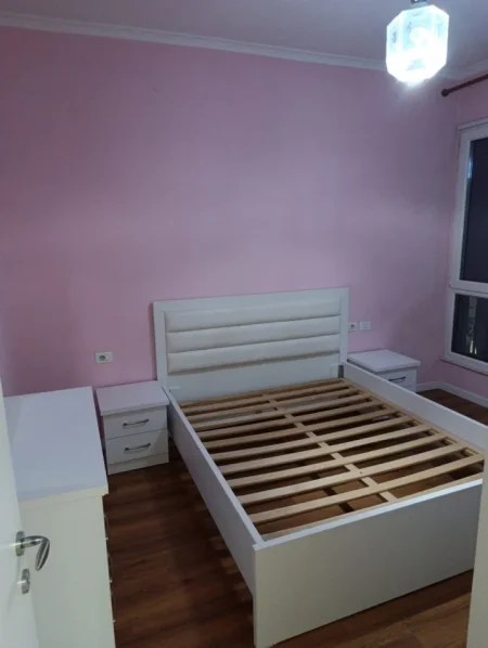 Tirane, jepet me qera apartament 1+1 Kati 5, 65 m² 450 € (Rruga 5 Maji)