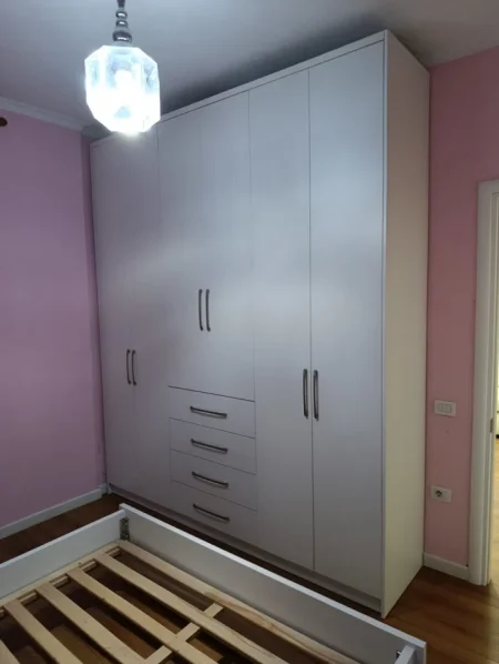 Tirane, jepet me qera apartament 1+1 Kati 5, 65 m² 450 € (Rruga 5 Maji)