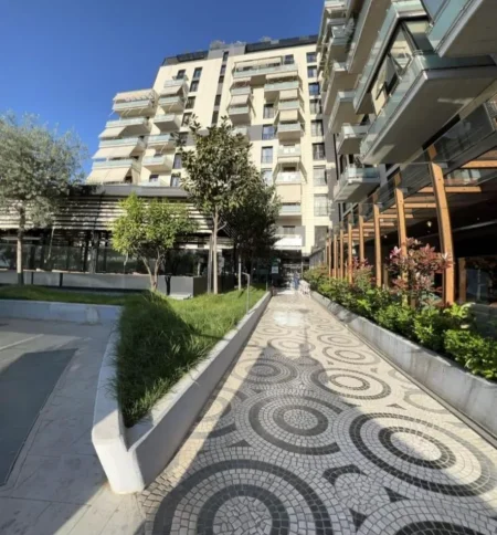 Jepet Me Qira: Ultra 1+1 (📍Rruga Kavajës - Qendër) Kati 8 | P.2020 💥 80.000 Lekë/Muaj (61 m2) 🔥