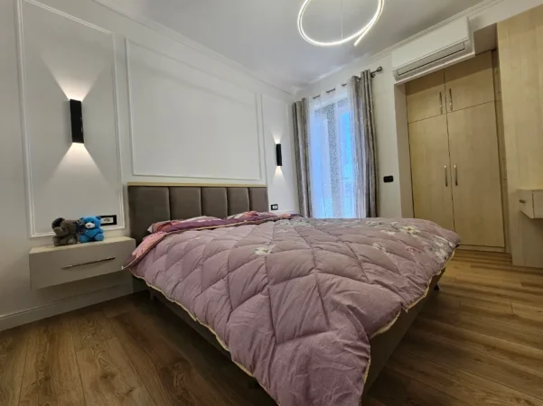 Jepet Me Qira: Ultra 1+1 (📍Rruga Kavajës - Qendër) Kati 8 | P.2020 💥 80.000 Lekë/Muaj (61 m2) 🔥