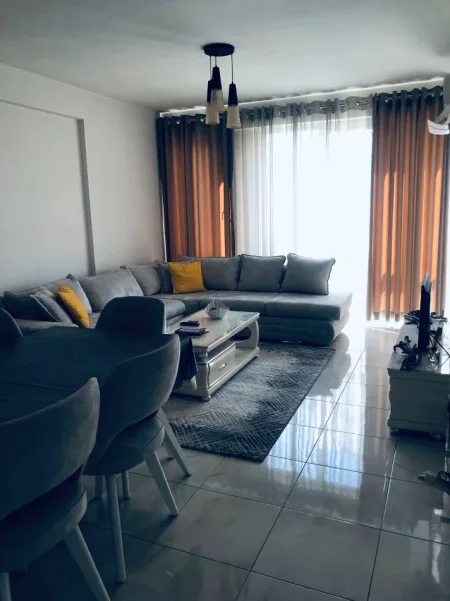 Tirane, jepet me qera apartament 2+1+Ballkon Kati 2, 720 € (Selvia Gjimnazi Partizani)