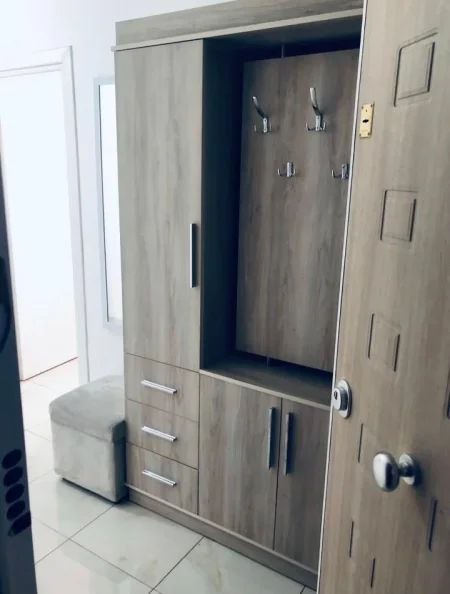 Tirane, jepet me qera apartament 2+1+Ballkon Kati 2, 720 € (Selvia Gjimnazi Partizani)