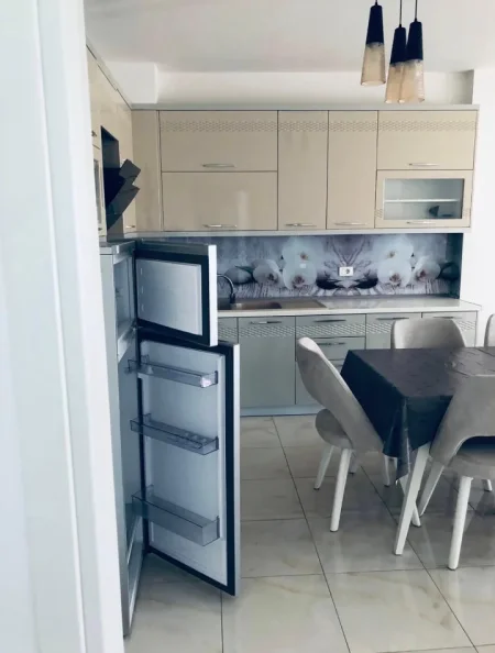 Tirane, jepet me qera apartament 2+1+Ballkon Kati 2, 720 € (Selvia Gjimnazi Partizani)
