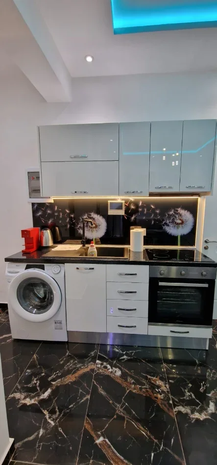 Tirane, jepet me qera apartament 1+1+Ballkon Kati 1, 45 m² 450 € (ne rrugen Ali baushi , pranë Xhamllikut Tirane)