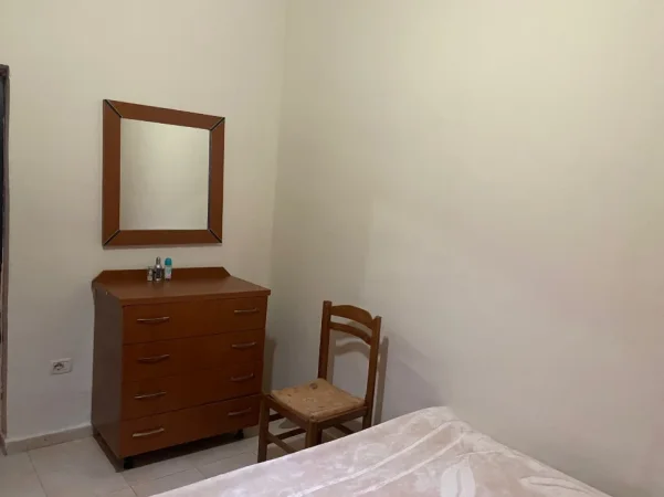 Tirane, jepet me qera apartament 2+1+Ballkon Kati 0, 114 m² 400 € (ne fund te Bulevardit te ri Tirane.)
